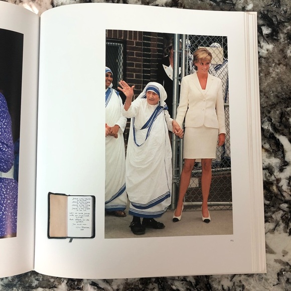 Princess DIANA The Portrait Anniversary Edition Coffee Table Book - Softcover - Picture 12 of 15